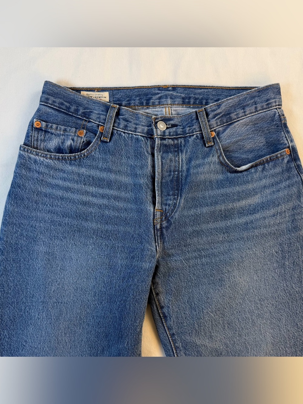 Levi’s 501 Women’s Straight Leg Button Fly Wedgie Jean 27/30 - Picture 2 of 11